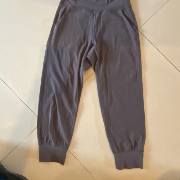 Lululemon crop leggings size 4 - Picture 3 of 9